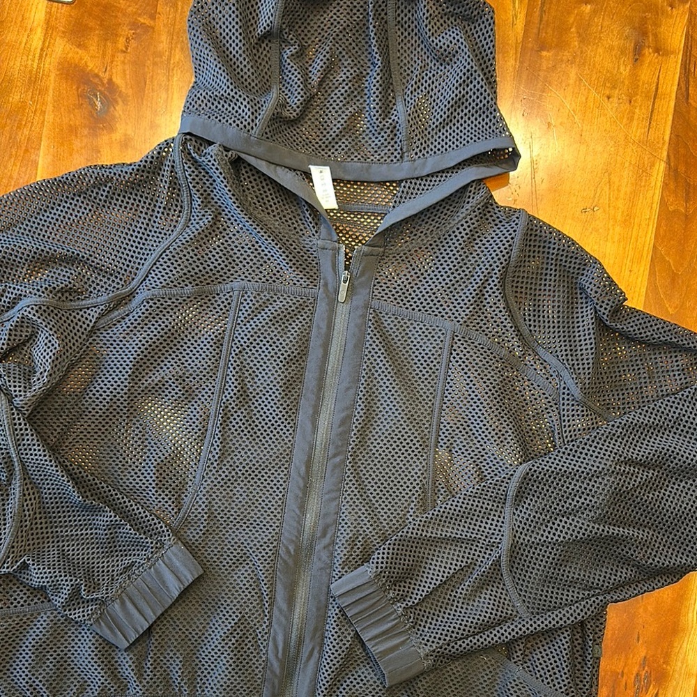 Lululemon relaxed fit Black Mesh Zip-Up Hoodie. Not a draw string hoodie